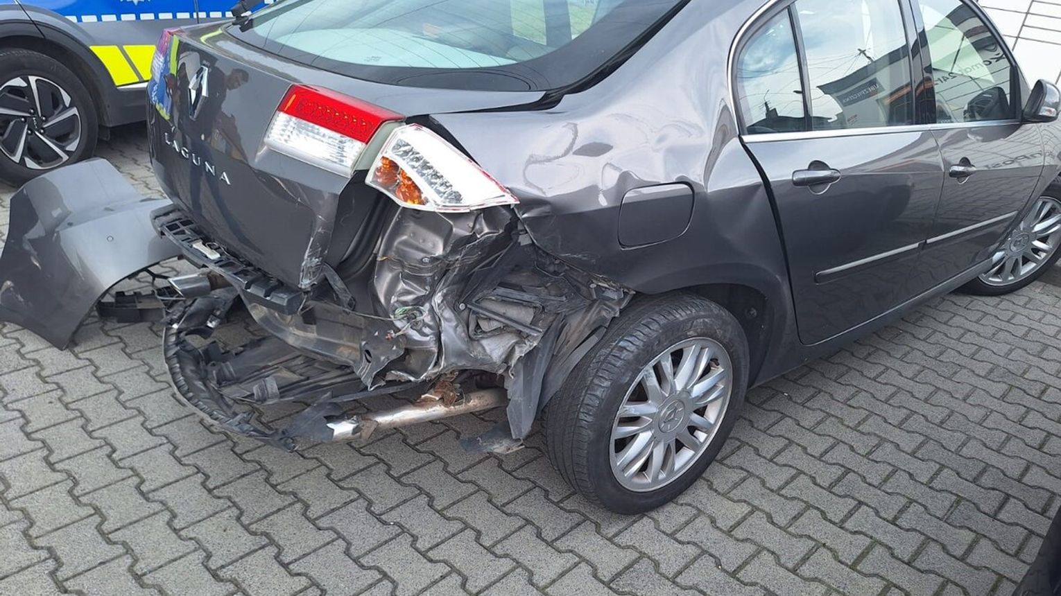 Dzielnicowi zatrzymali nietrzeźwego kierowcę, który uciekł z miejsca kolizji drogowej.