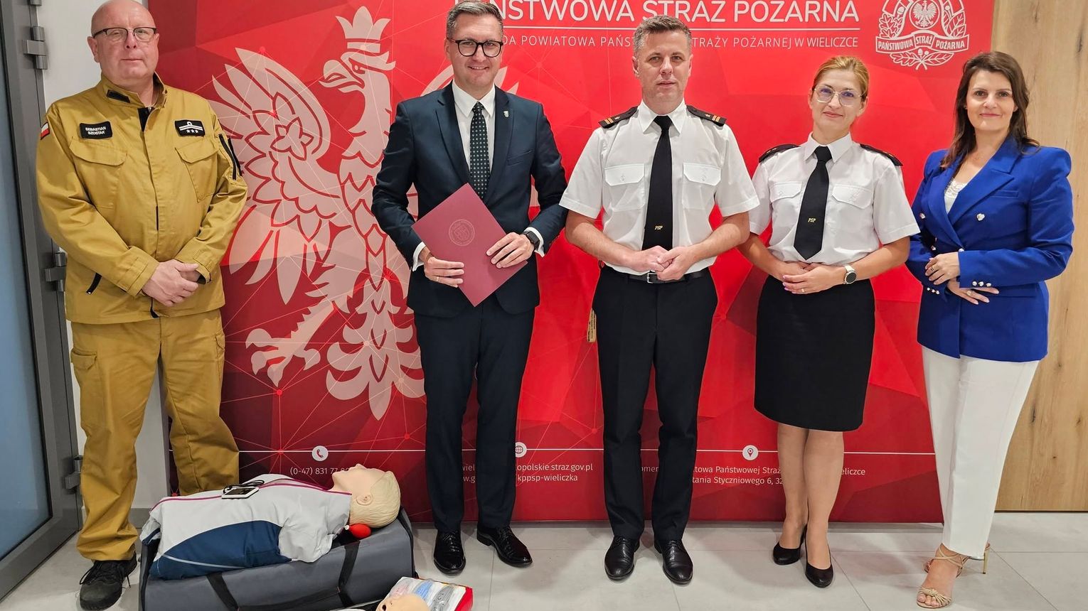 Gmina Wieliczka przekazała strażakom sprzęt szkoleniowy za 23 tysiące złotych
