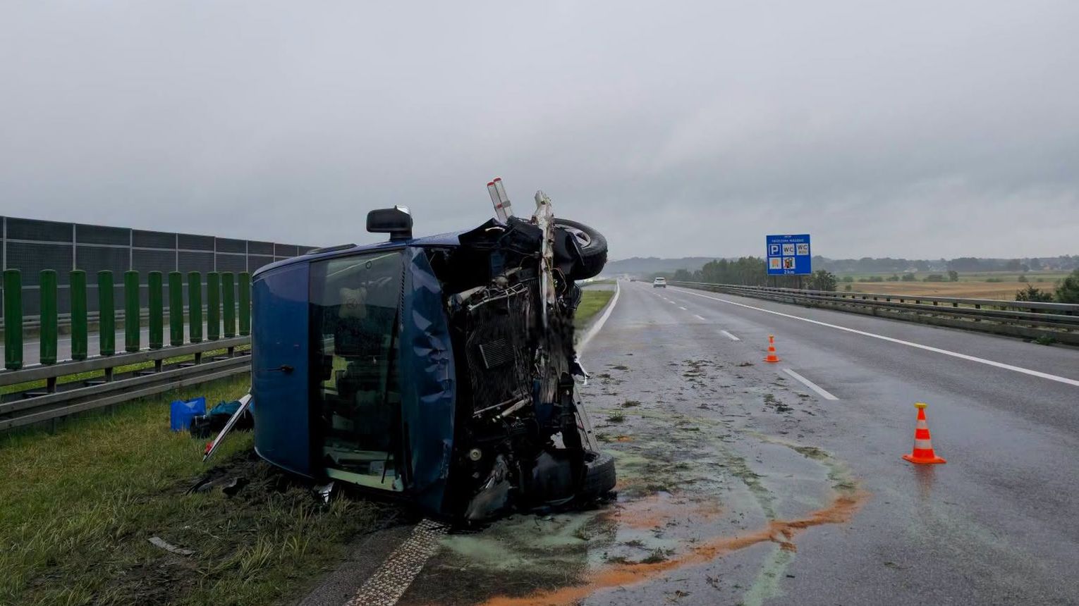 Groźne nocne zdarzenie na autostradzie A4. Busem podróżowało dziewięć osób