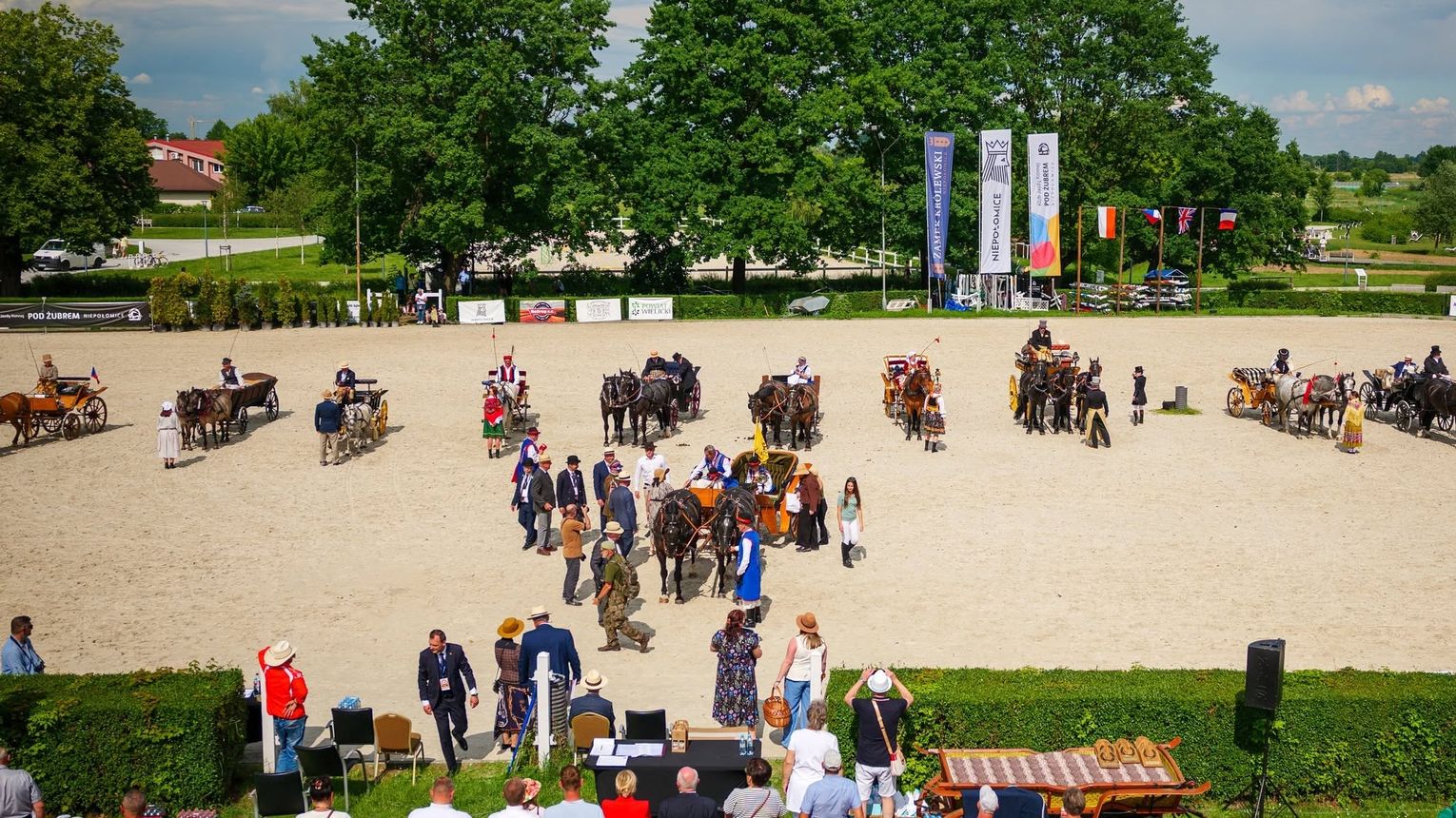 Konie, elegancja i tradycja – Niepołomice przez weekend żyły powożeniem
