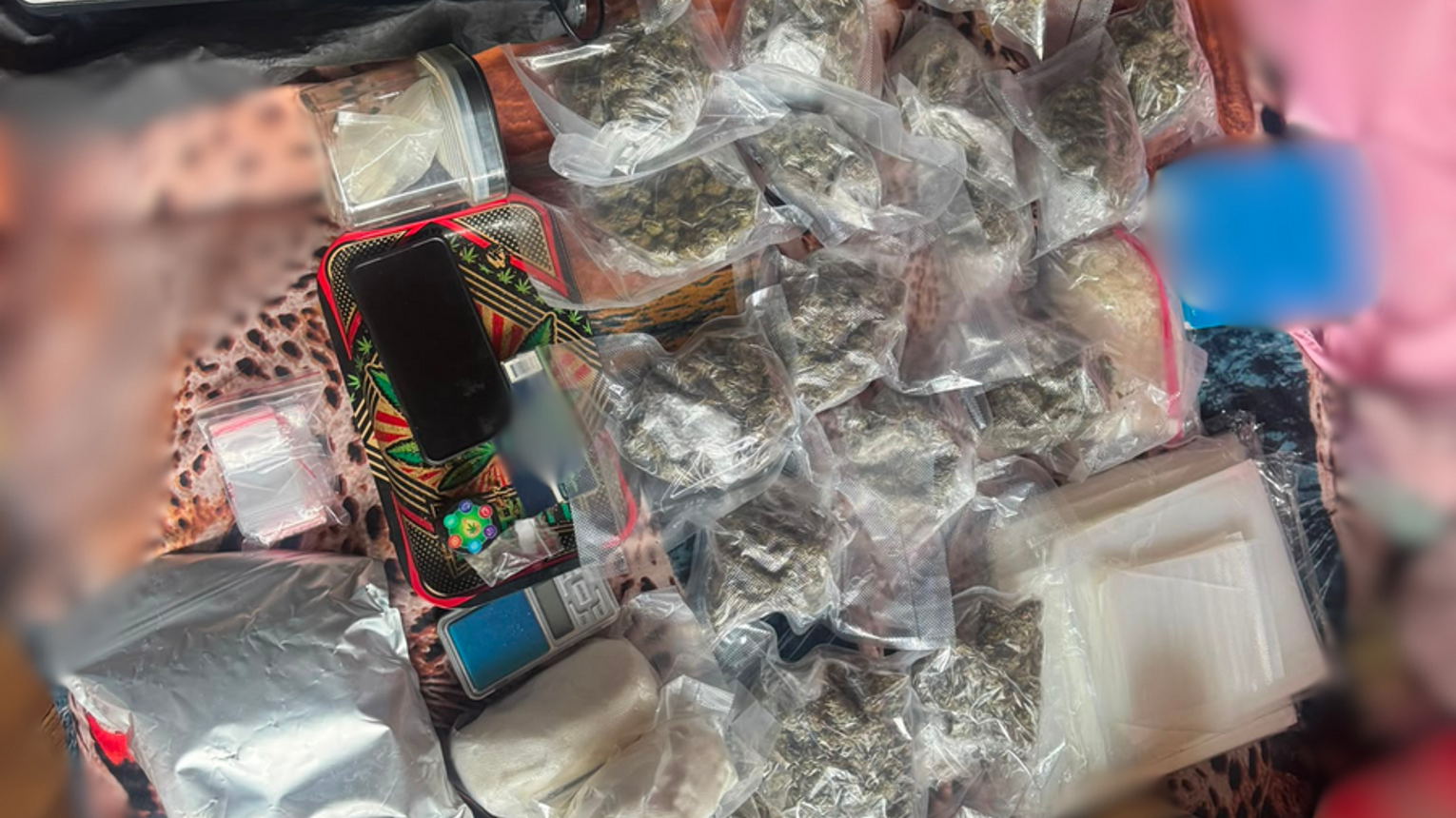 Krakowscy policjanci zabezpieczyli prawie 5 kilogramów narkotyków