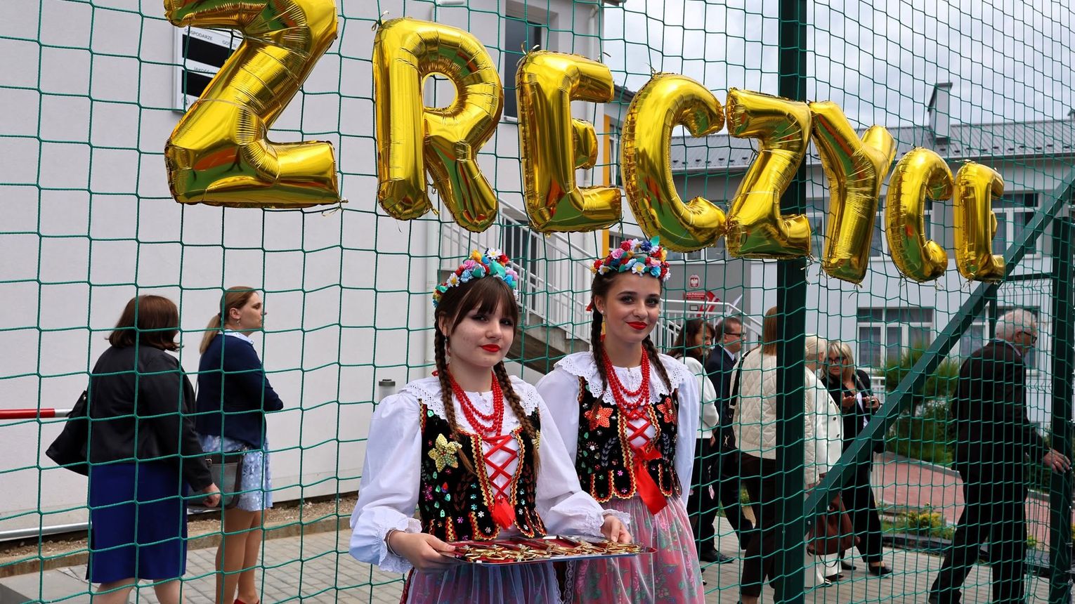Nowe boisko sportowe przy Szkole Podstawowej w Zręczycach oficjalnie otwarte