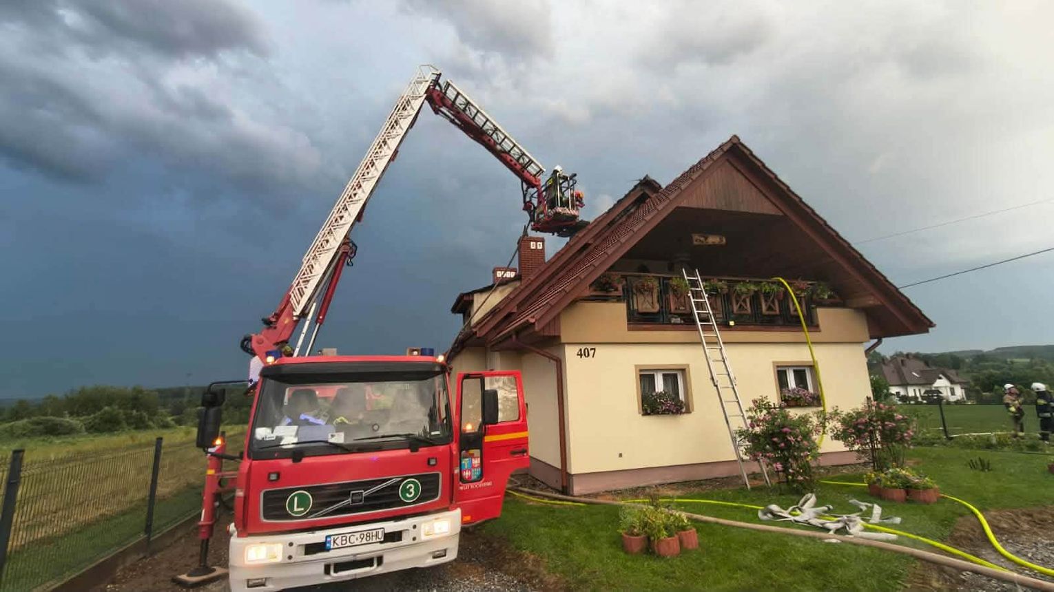 Pożar budynku mieszkalnego w Kobylu. Jedna osoba została poszkodowana