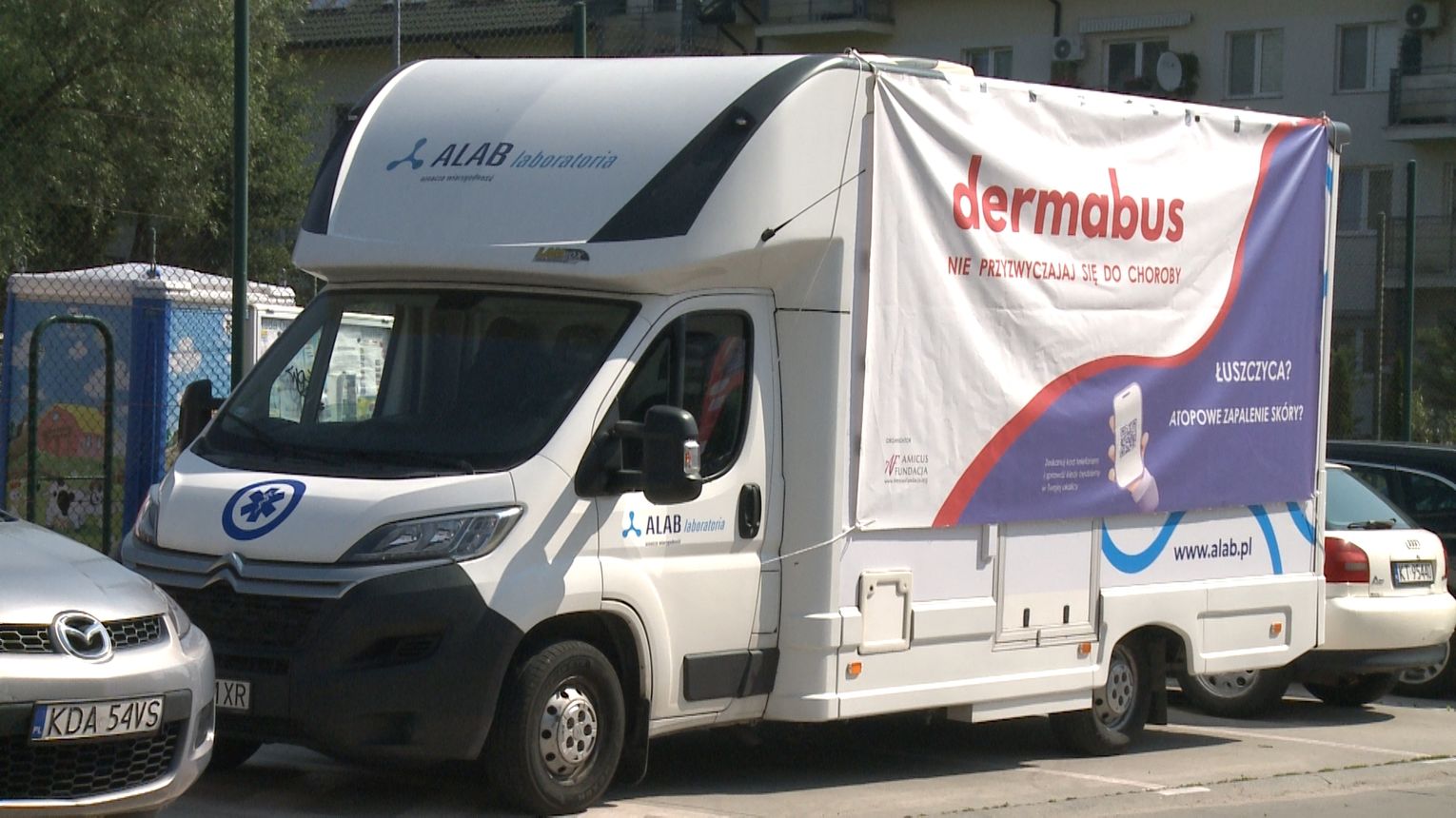 Profilaktyka na kółkach. Dermobus ponownie w Tarnowie