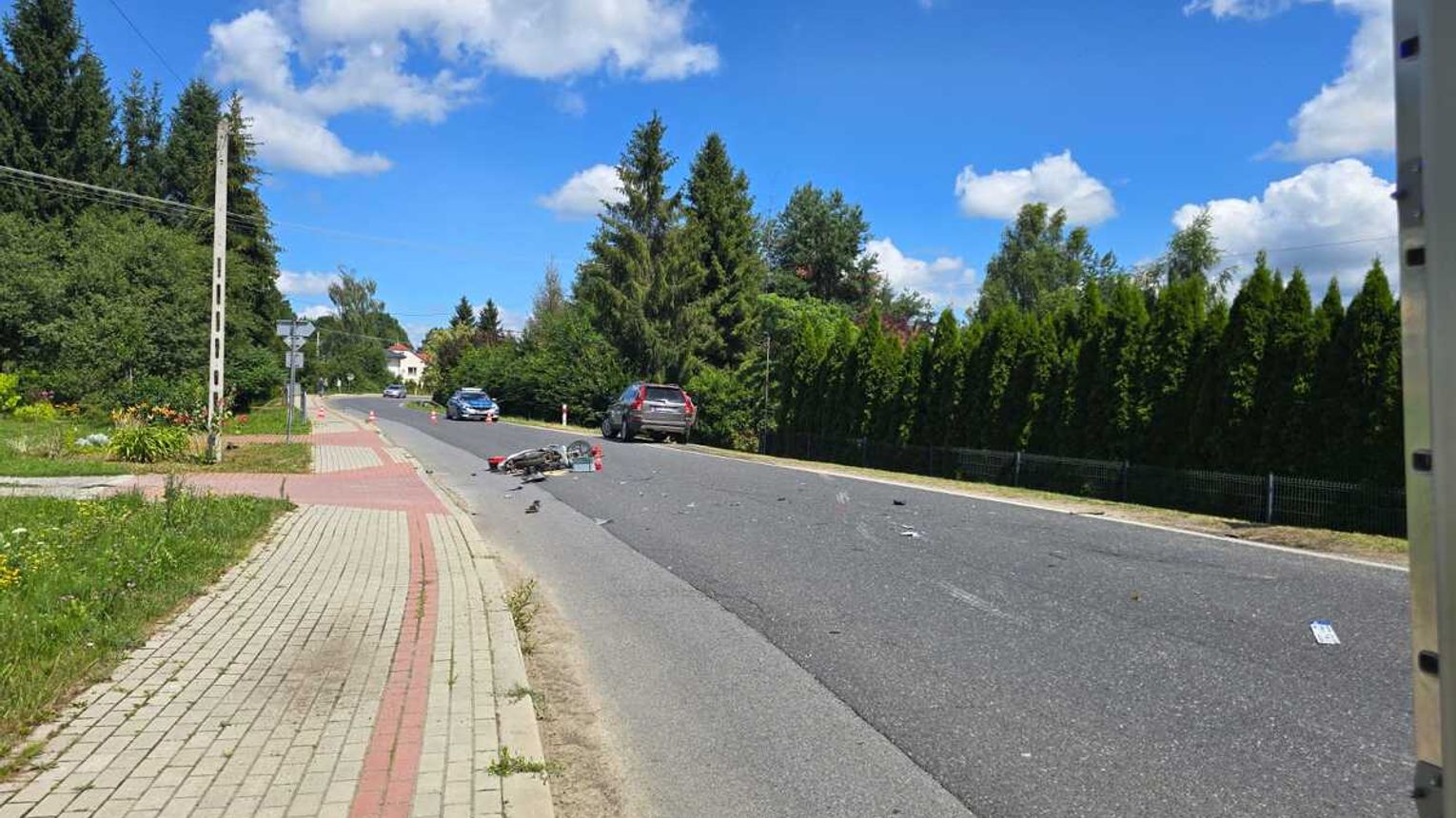 Tragiczny wypadek na DW 887. 47-letni motorowerzysta zmarł w szpitalu