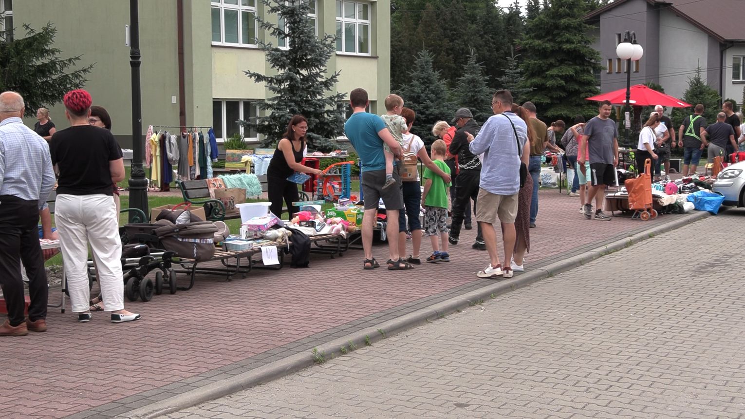 Wyprzedaż garażowa dla Oli. Mieszkańcy pokazali, że razem można więcej